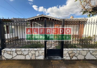 Chalet 3 Ambientes en Venta con Cochera y Jardin en Moron Sur - ¡Excelente Oportunidad!