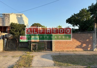 Casa de 4 ambientes a refaccionar en Moron Sur