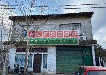 Chalet a refaccionar en venta - Libertad