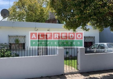 Amplia Casa sobre Lote de 10x35 con Fondo Libre - Rafael Castillo - Oportunidad!