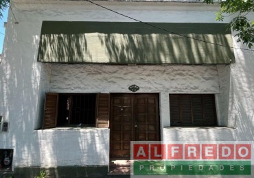Casa de 5 ambientes en Venta - Moron Centro