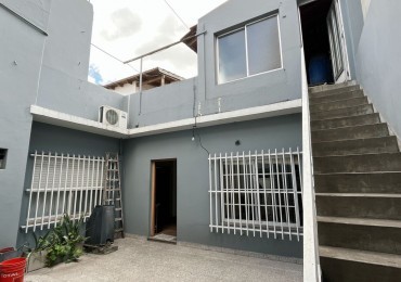 ¡Excelente Propiedad con Vivienda de 4 Ambientes y 2 Locales al Frente - Rafael Castillo!